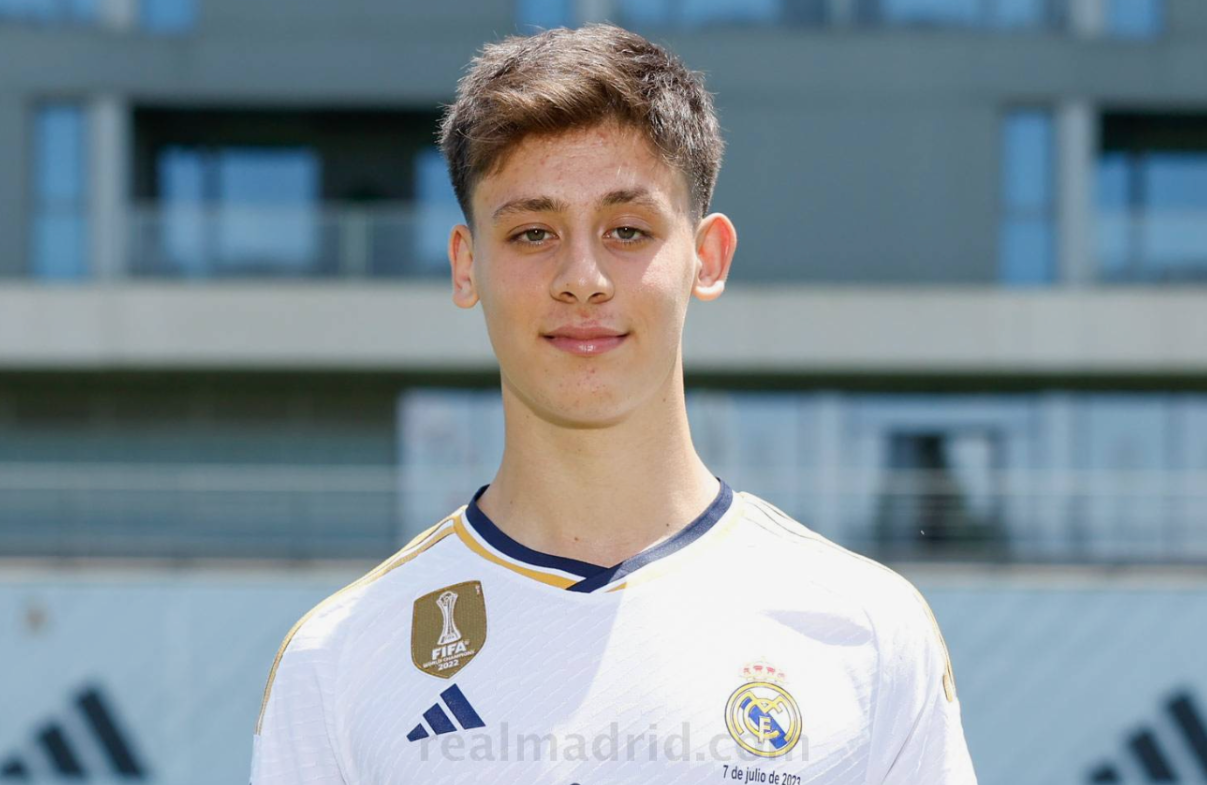 Técnico da Turquia sobre Guler jogador talentoso